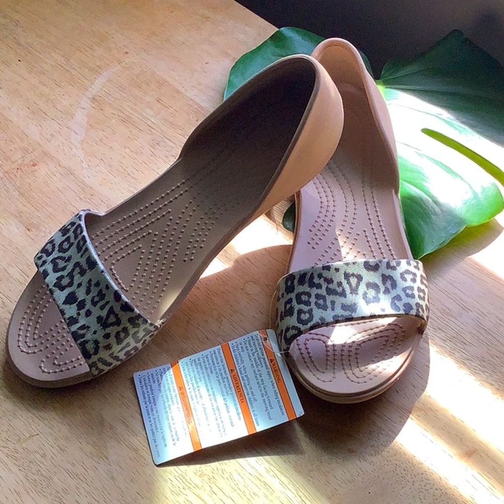 New, Iconic CROCS Lina D'orsay Leopard tan slip-on flats women's 7.5